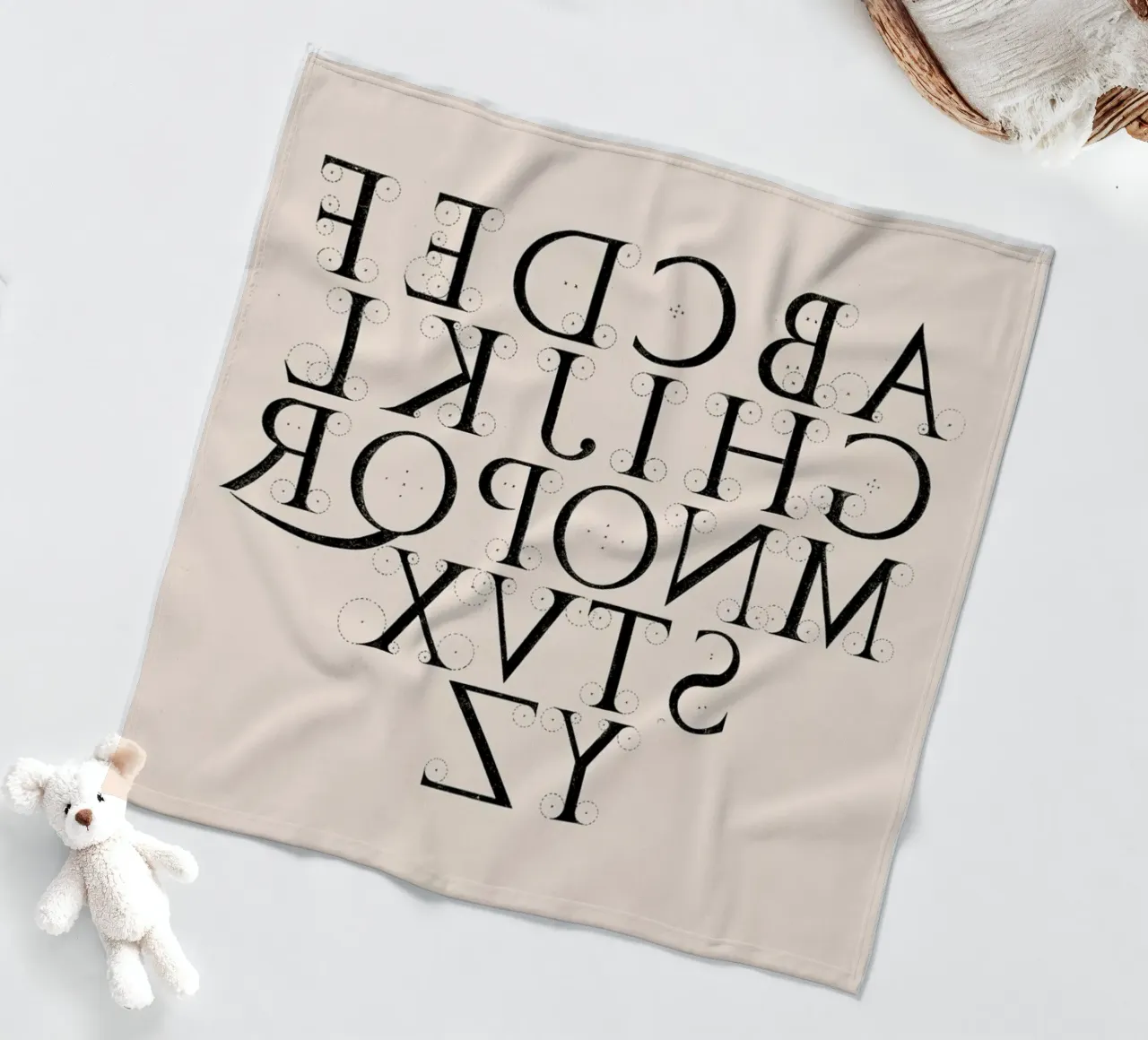 Alphabet Capitals coperta in pile da Astër