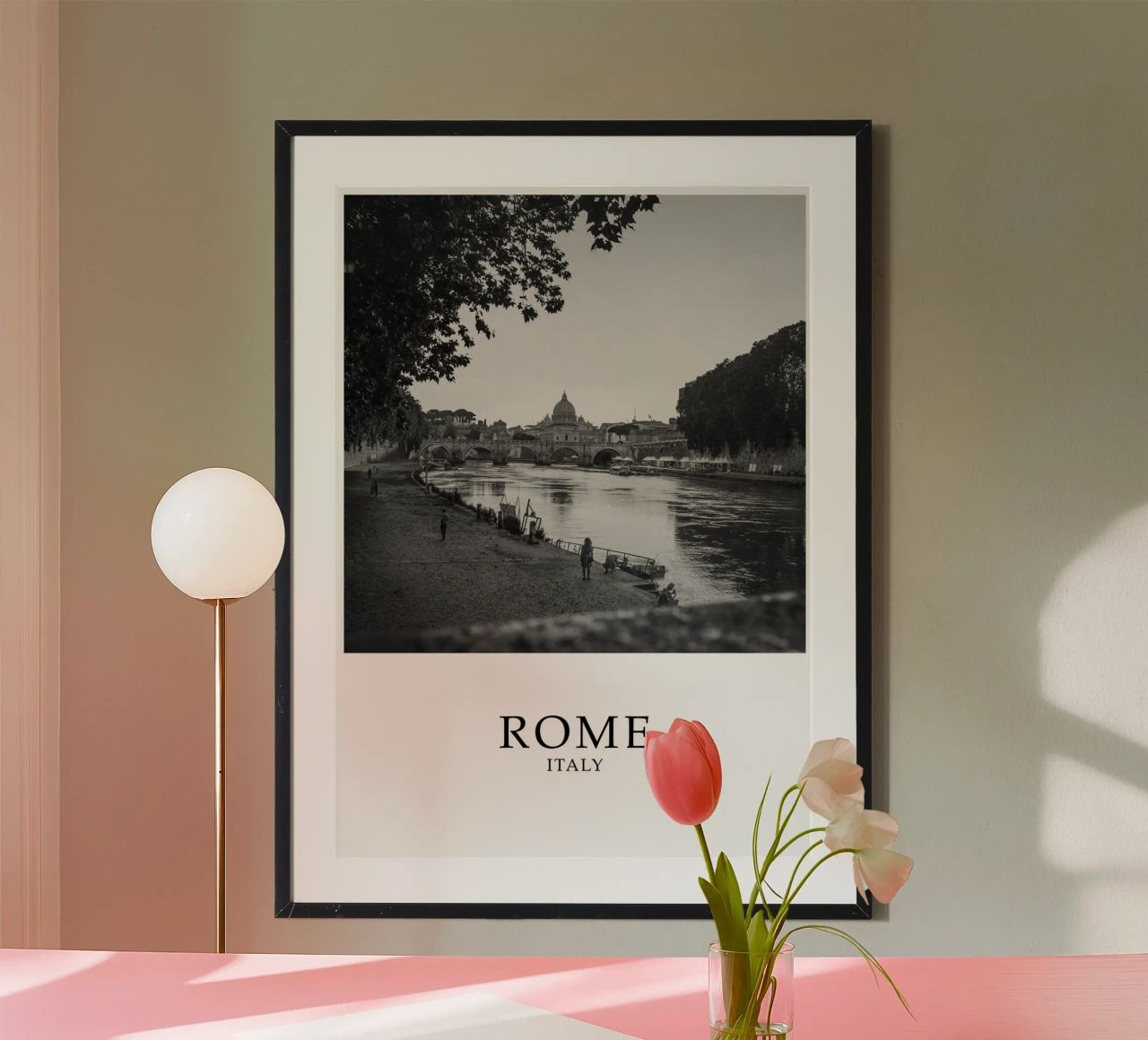 Rome Italie fleuve Tibre paysage urbain scène échelle de gris poster de Charnwood Prints