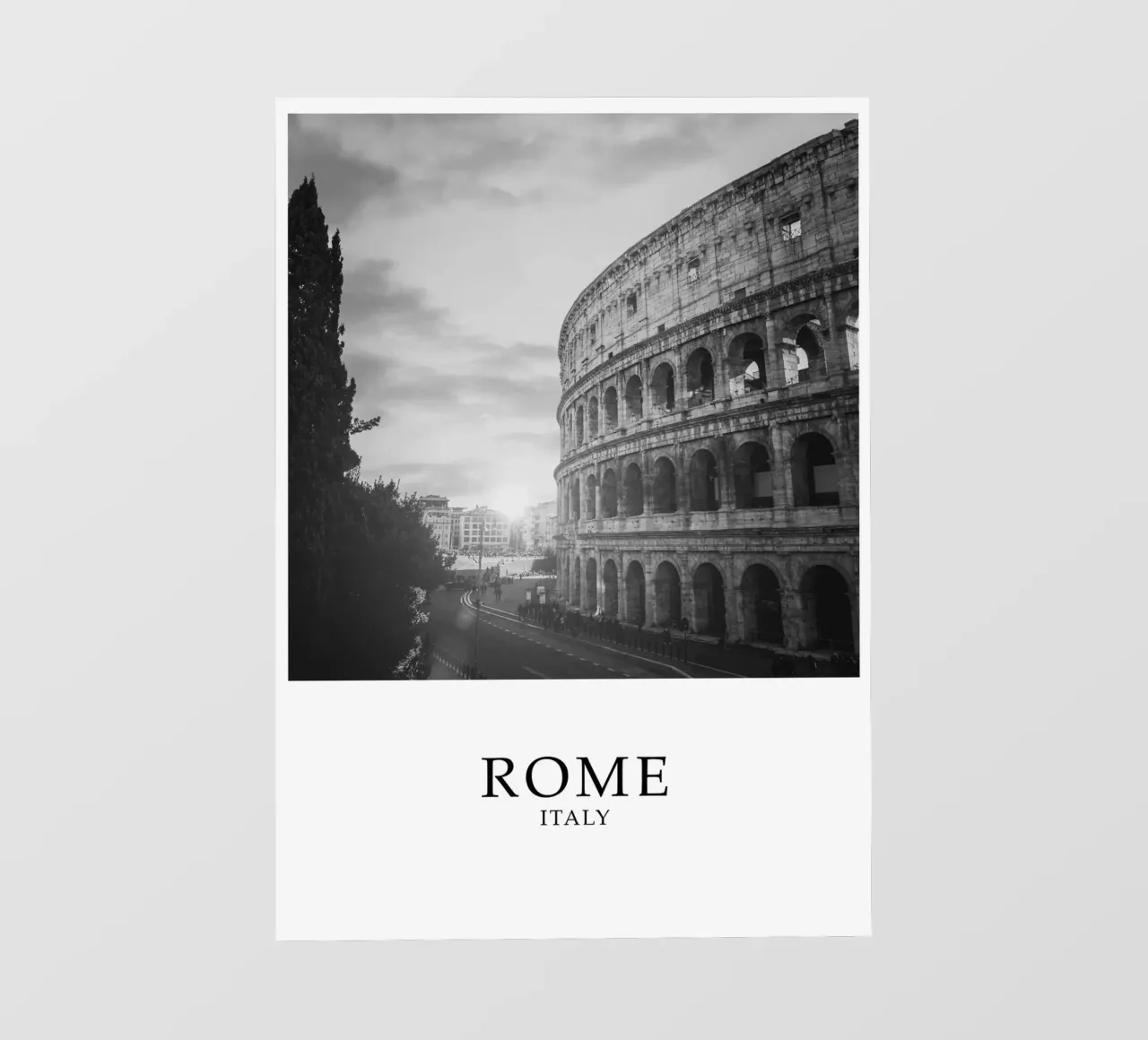Roma Italia Colosseo Street Cityscape Scene Scala di grigio pellicola backlit da Charnwood Prints