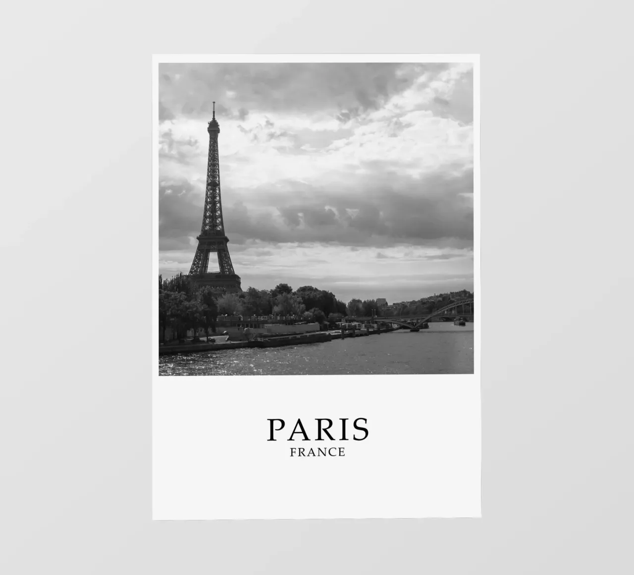Parigi Francia Torre Eiffel Fiume Senna Paesaggio urbano in scala di grigi telo in pvc da Charnwood Prints