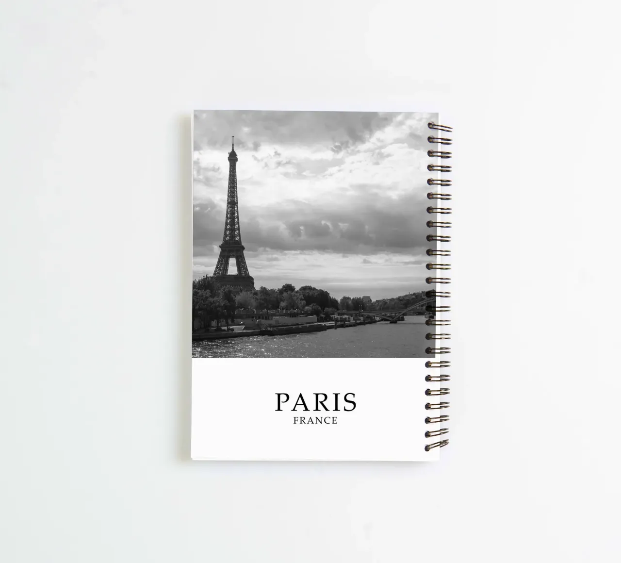 Parigi Francia Torre Eiffel Fiume Senna Paesaggio urbano in scala di grigi diario ad anelli da Charnwood Prints