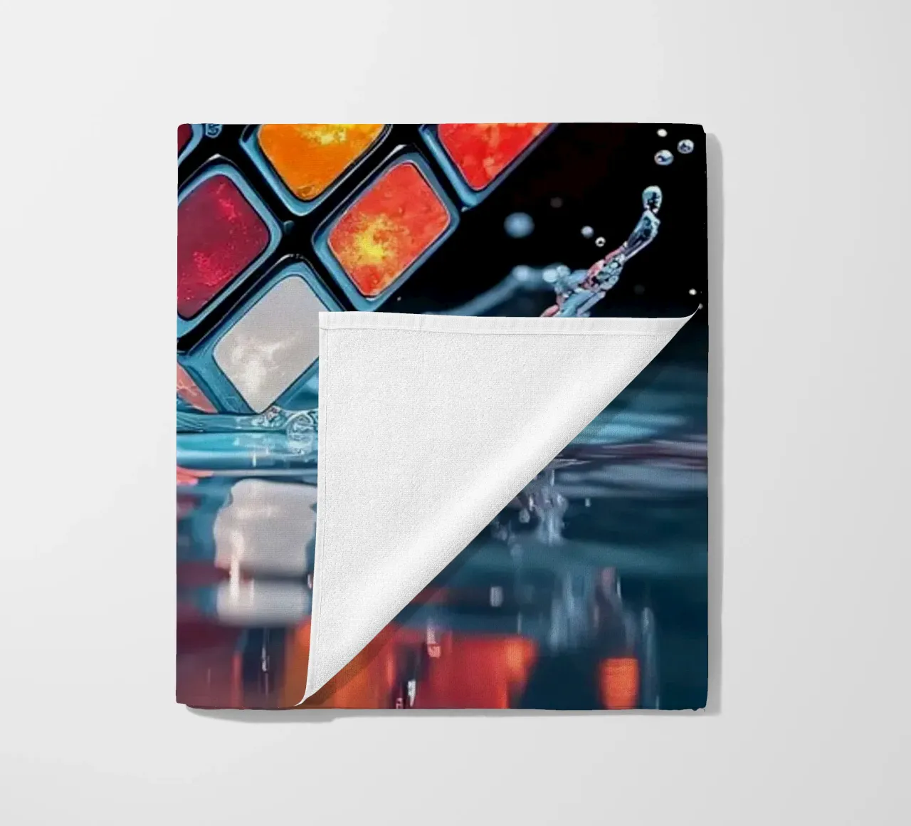 Cubo di Rubik colorato che schizza nell'acqua con riflessi vibranti telo mare da DesignDoodle