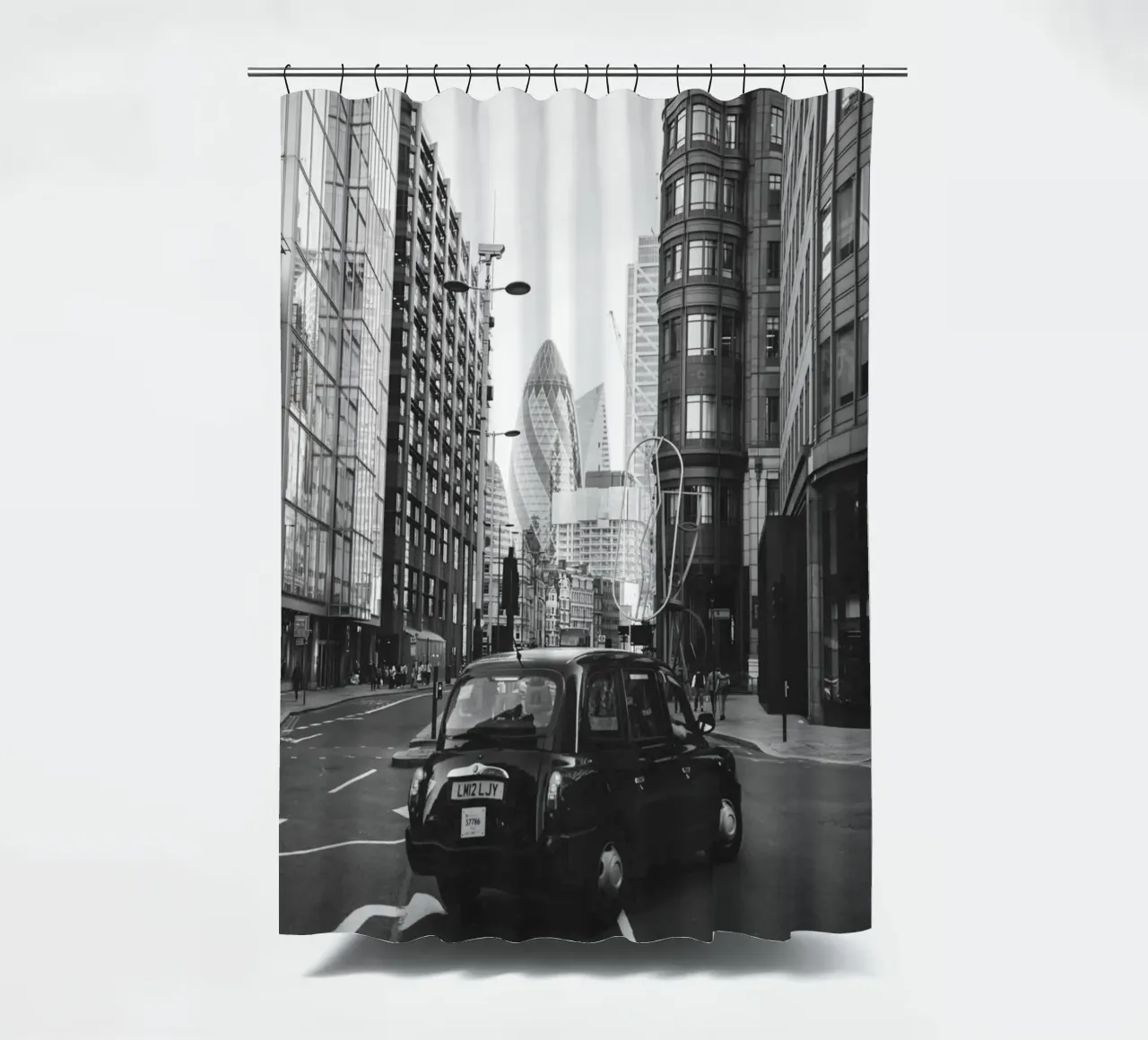 Città di Londra Inghilterra Black Cab Gherkin Cityscape Scala di grigi tenda da doccia da Charnwood Prints