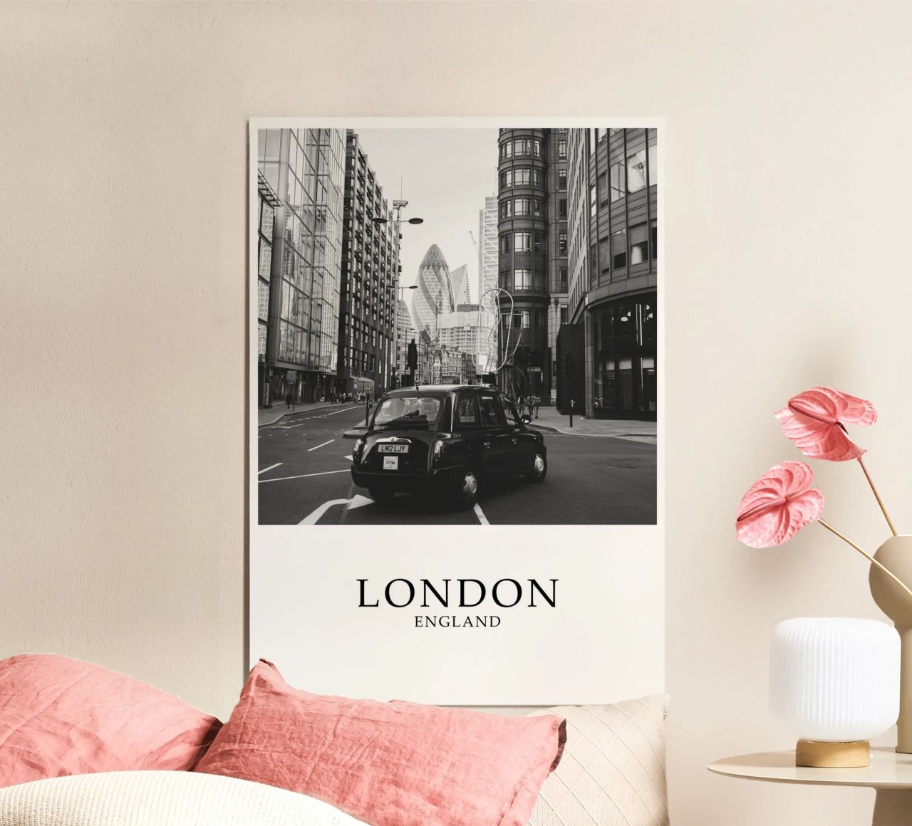 City of London England Black Cab Gherkin Stadtbild Graustufen Poster von Charnwood Prints