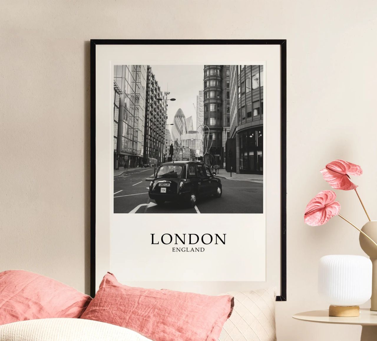 City of London England Black Cab Gherkin Stadtbild Graustufen Poster von Charnwood Prints