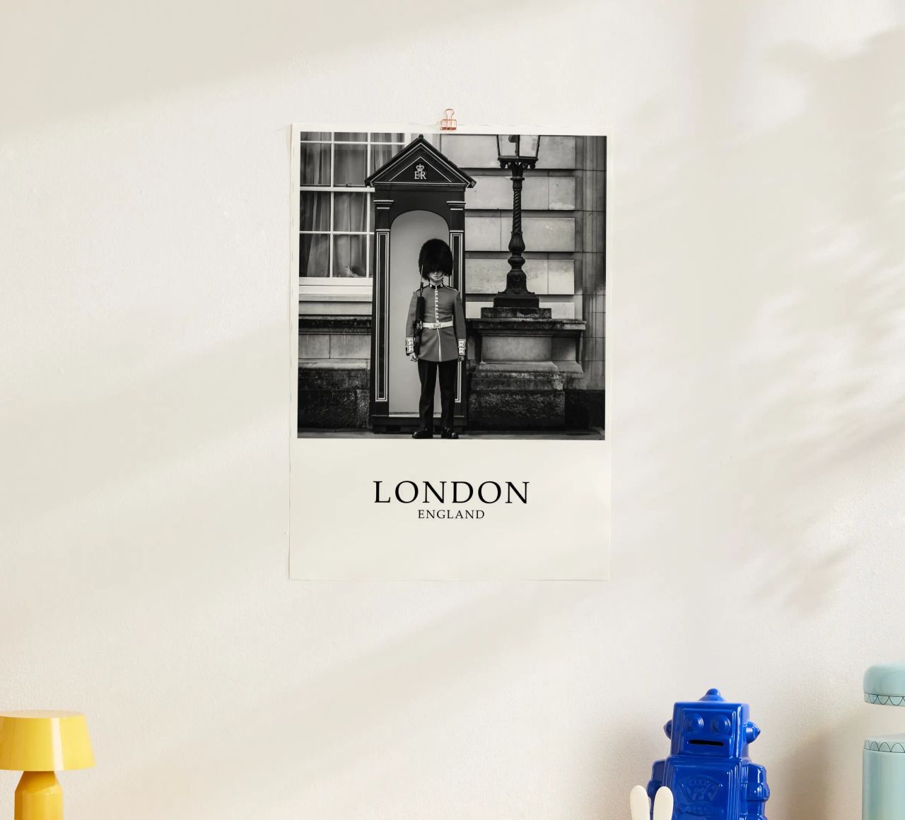 London England Buckingham Palace Wache Szene Graustufen Poster von Charnwood Prints