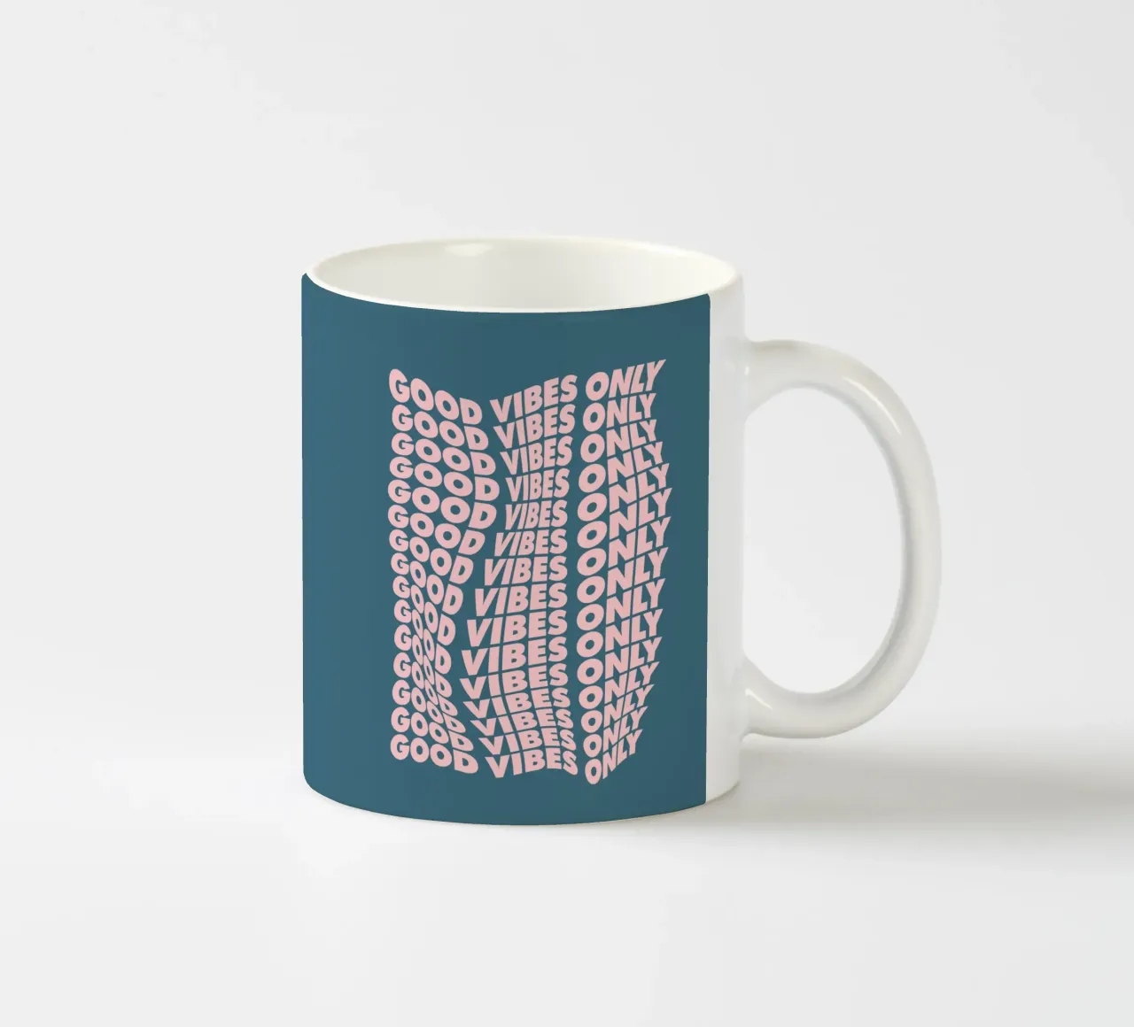Good Vibes Only Cheerful Typography Wall Decor Rosa e Blu tazza in ceramica da THE MOTIVATED TYPE