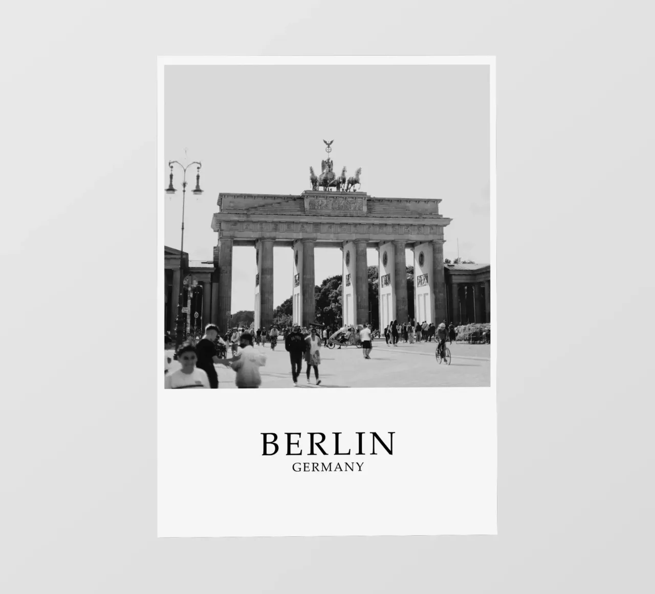 Berlino Germania Porta di Brandeburgo Scena in scala di grigi telo in pvc da Charnwood Prints