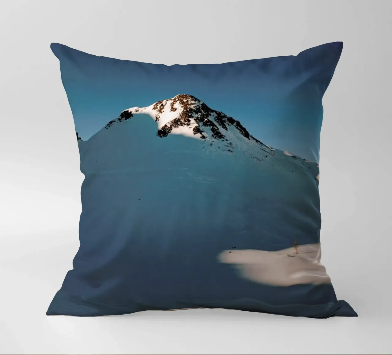Snowy Sundown Vibes cuscino da Sebastian Hilgetag