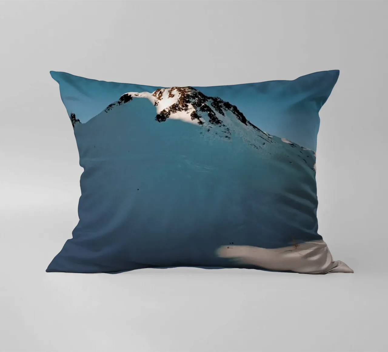 Snowy Sundown Vibes cuscino da Sebastian Hilgetag