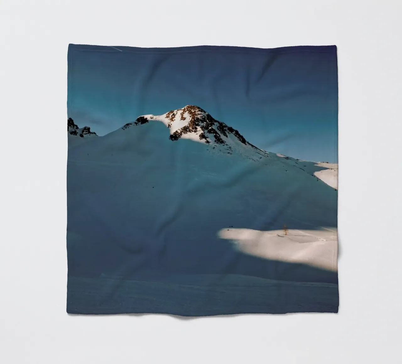 Snowy Sundown Vibes coperta in pile da Sebastian Hilgetag