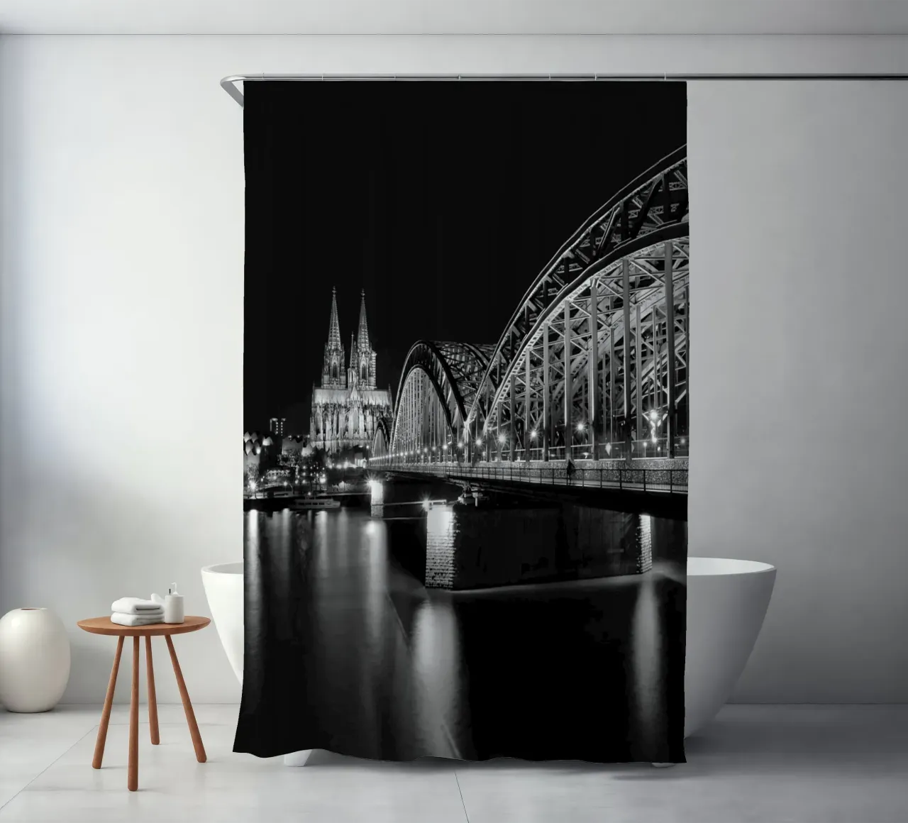 Colonia Germania Scena di cattedrale e ponte in scala di grigi tenda da doccia da Charnwood Prints