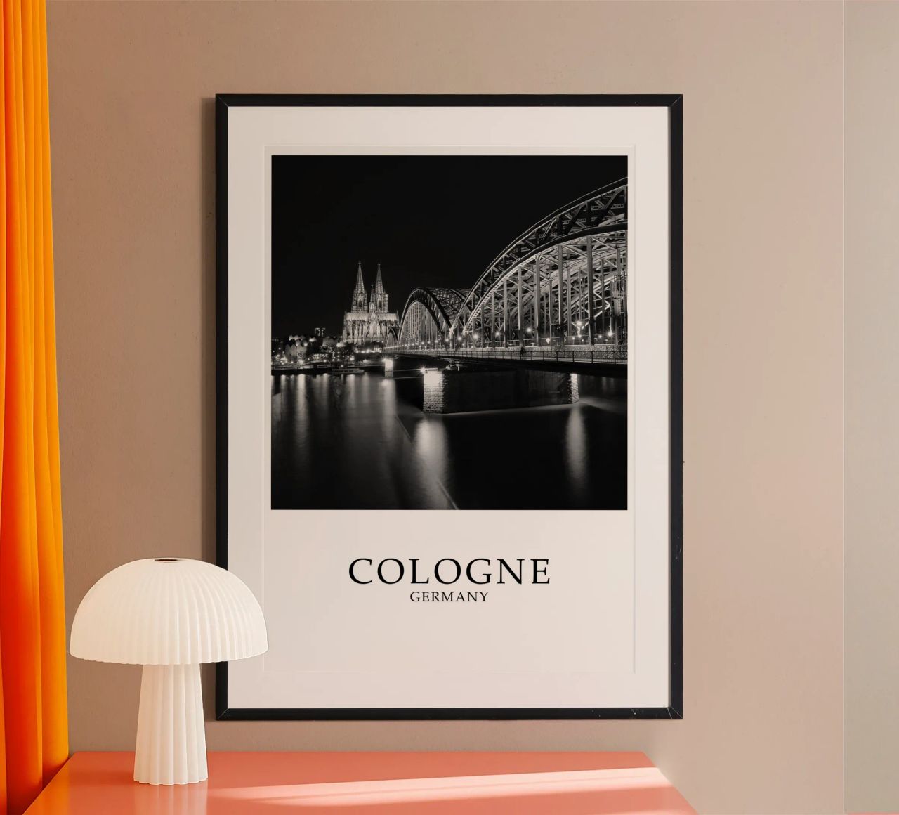 Köln Deutschland Dom und Brücke Szene Graustufen Poster von Charnwood Prints