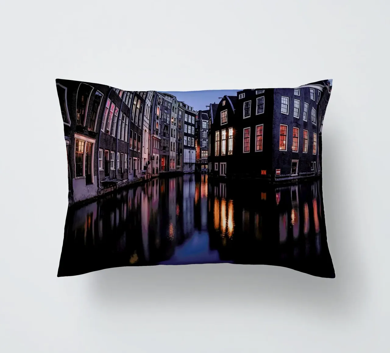 Still Canals & Bright Windows by @osnkyli cuscino da EyeEm Mobile GmbH