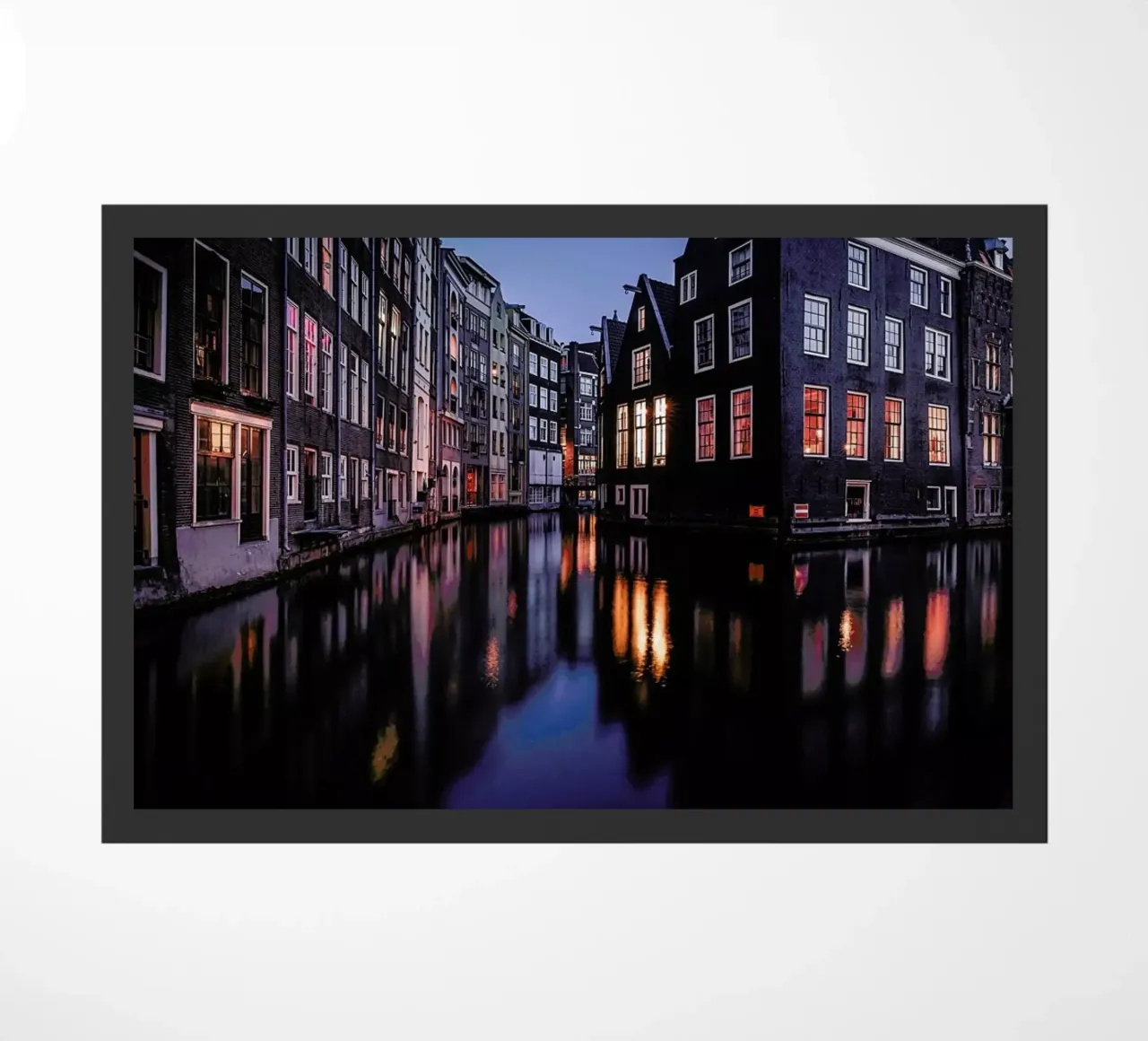 Still Canals & Bright Windows by @osnkyli zerbino da EyeEm Mobile GmbH