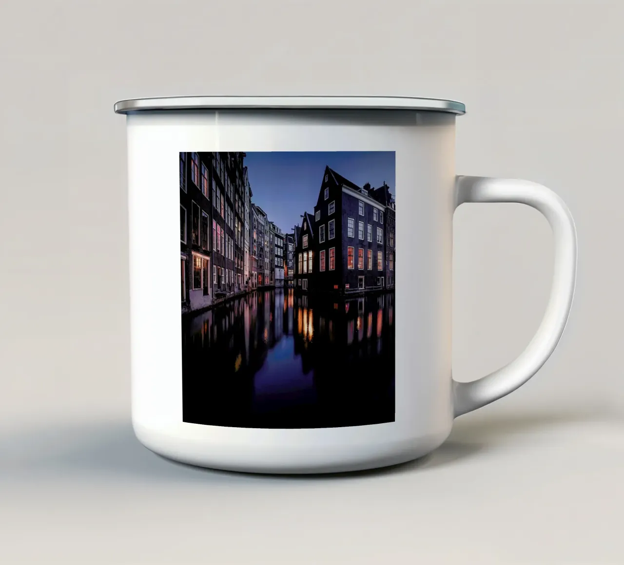 Still Canals & Bright Windows by @osnkyli tazza in smalto da EyeEm Mobile GmbH