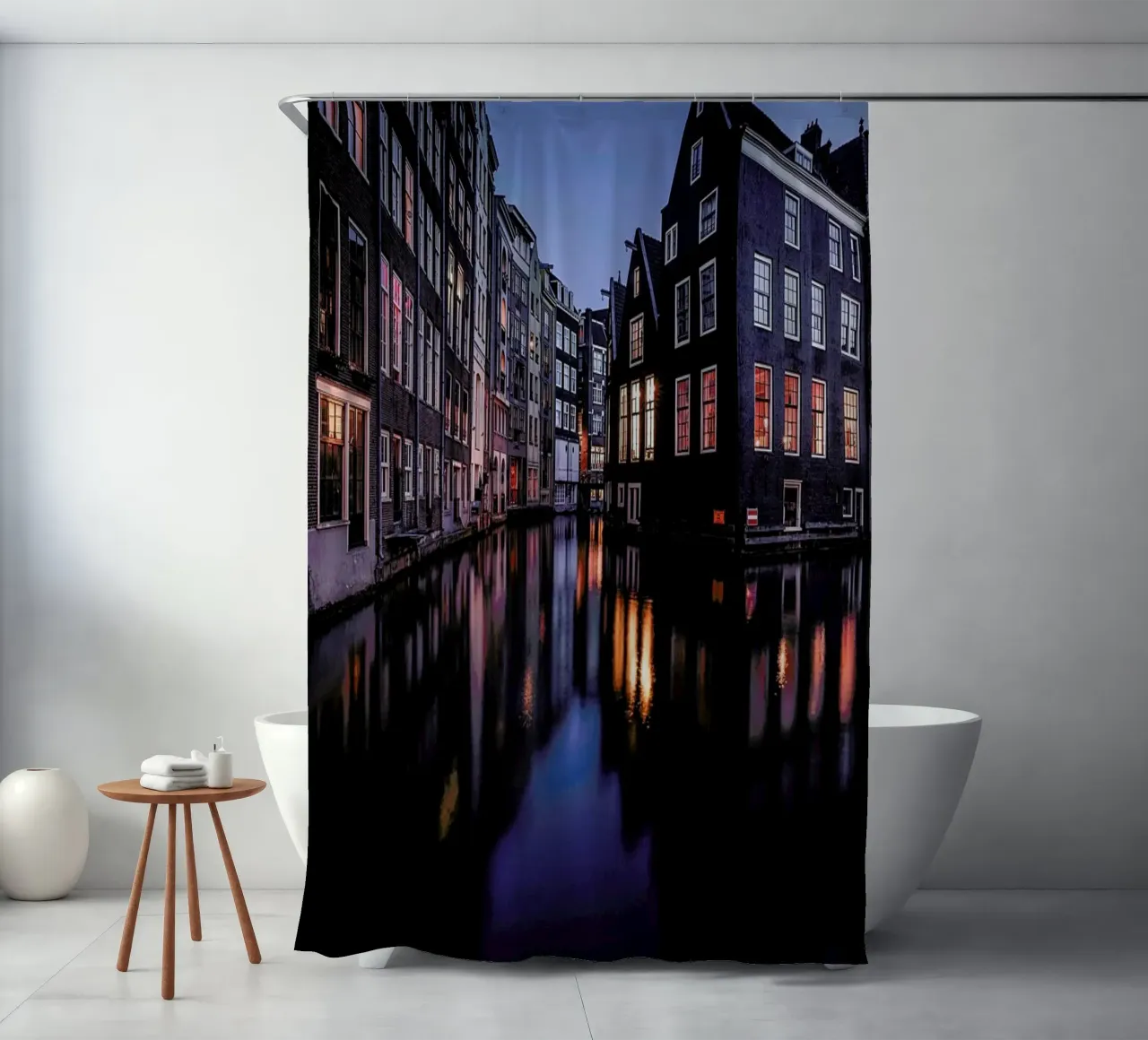 Still Canals & Bright Windows by @osnkyli tenda da doccia da EyeEm Mobile GmbH