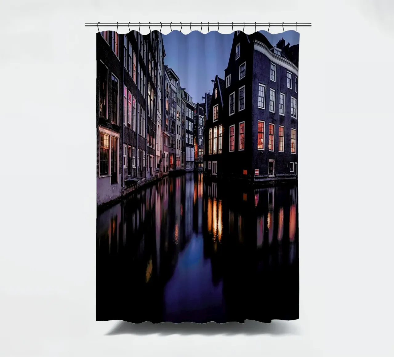 Still Canals & Bright Windows by @osnkyli tenda da doccia da EyeEm Mobile GmbH