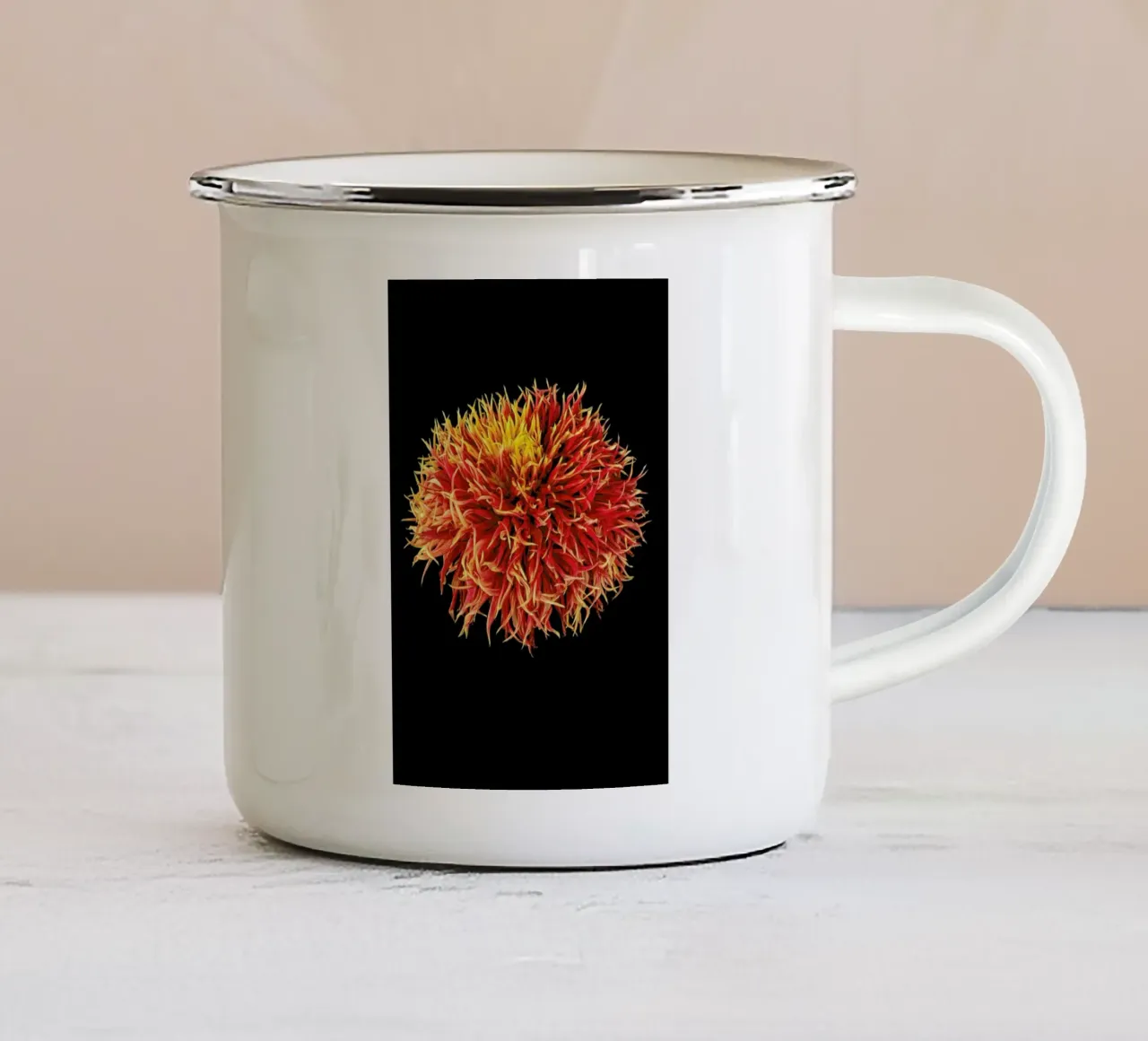 Dahlia 2 tazza in smalto da Curious Collections by Marielle Leenders