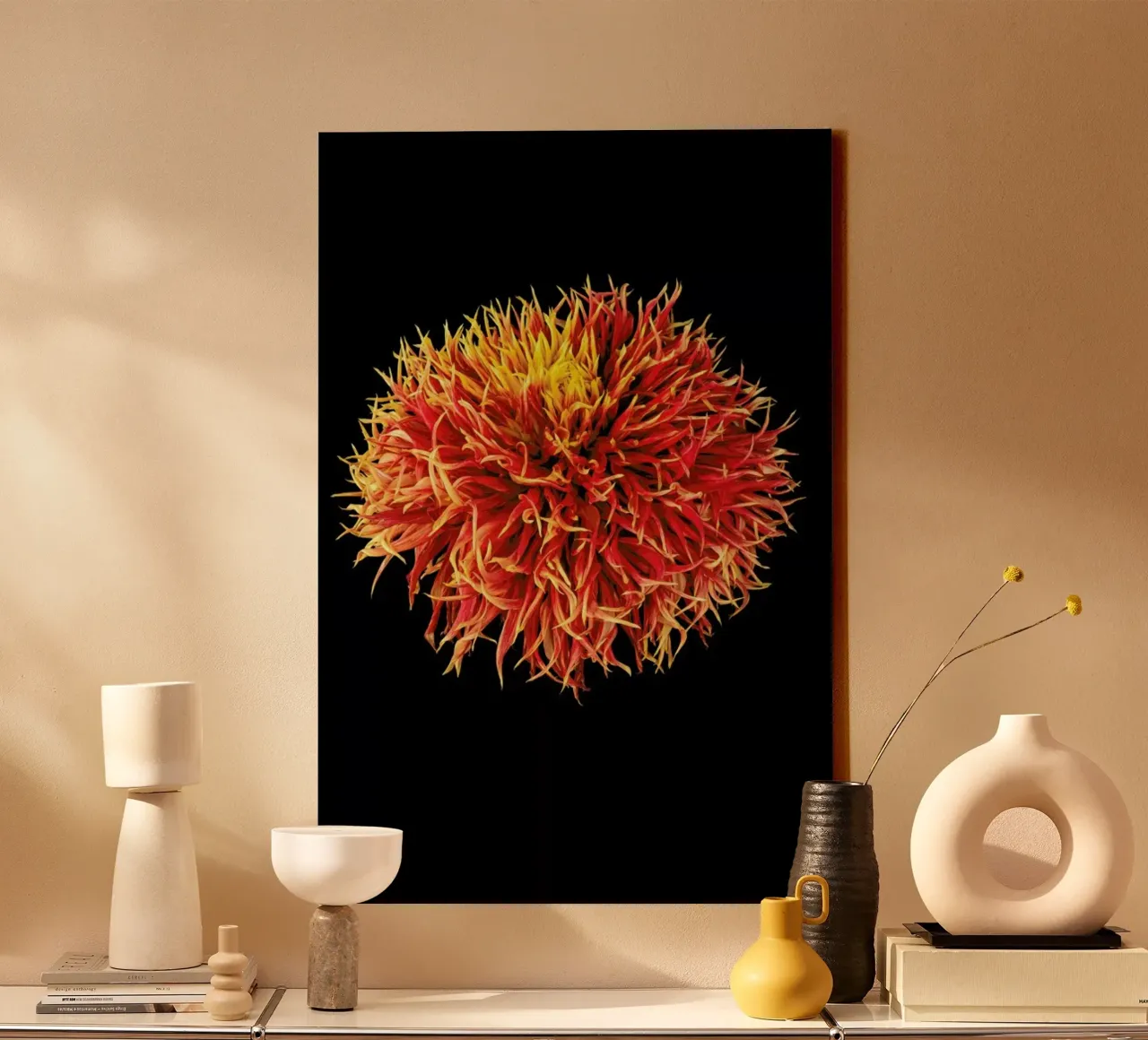 Dahlia 2 canvas met Baklijst van Curious Collections by Marielle Leenders