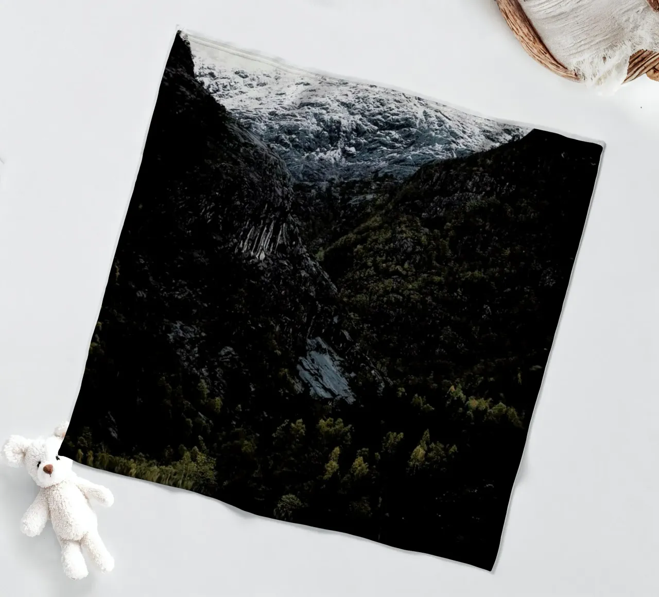 In A Land Far, Far Away by @nilsleithold coperta in pile da EyeEm Mobile GmbH