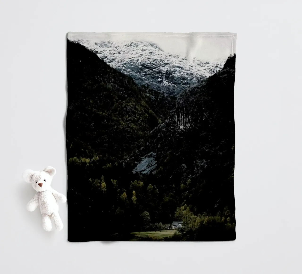 In A Land Far, Far Away by @nilsleithold coperta in pile da EyeEm Mobile GmbH