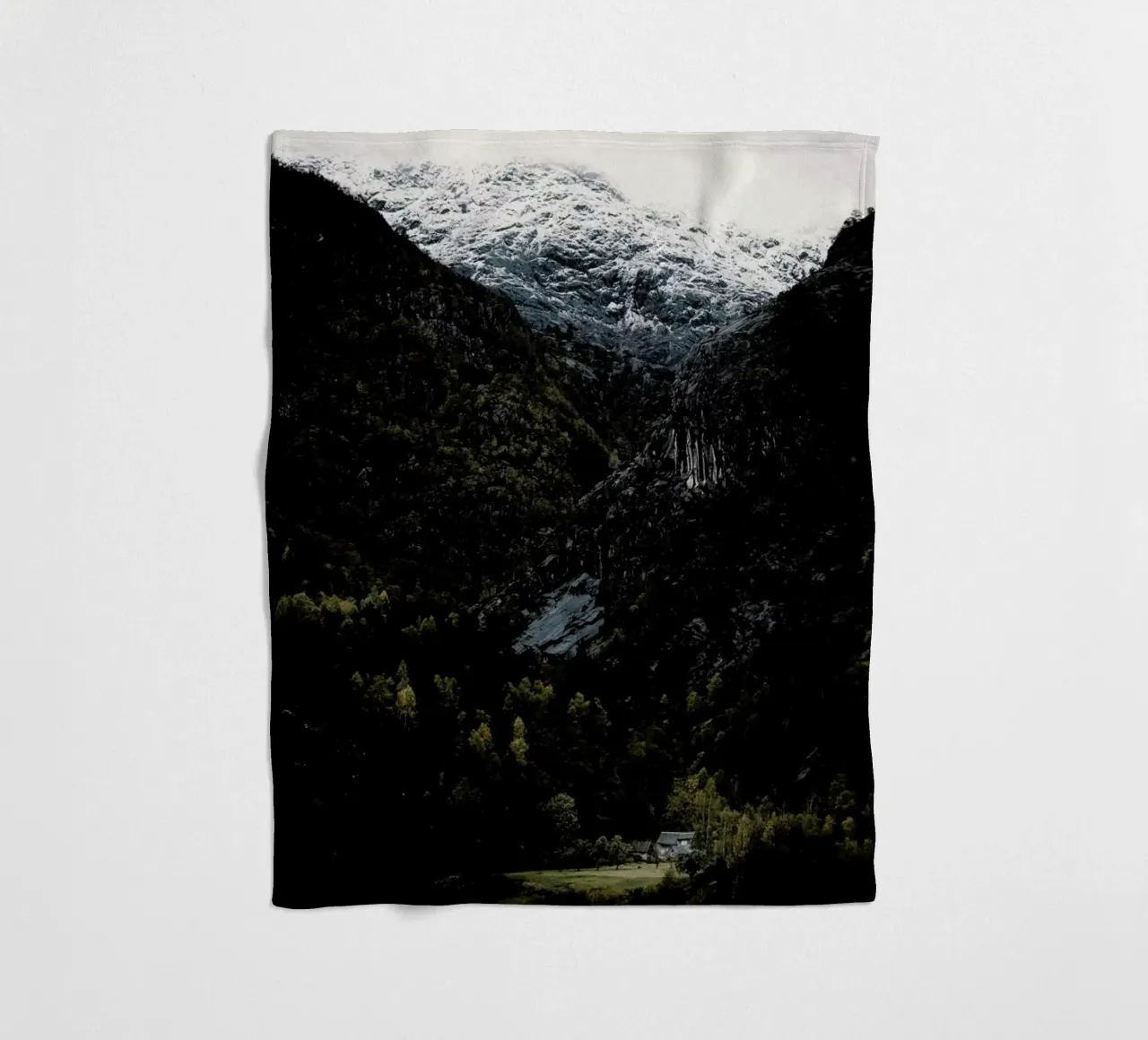 In A Land Far, Far Away by @nilsleithold coperta in pile da EyeEm Mobile GmbH