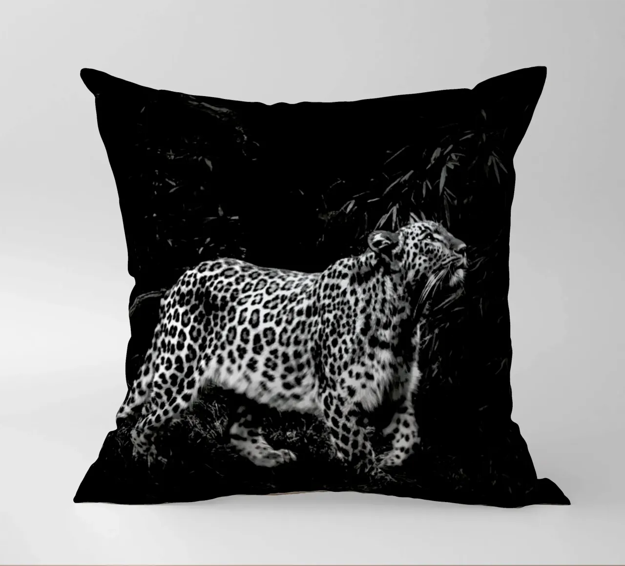 Leopard In Black And White cuscino da Natural Kingdom