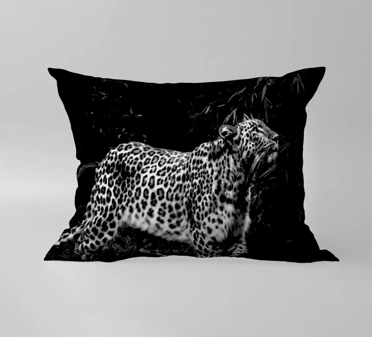 Leopard In Black And White cuscino da Natural Kingdom