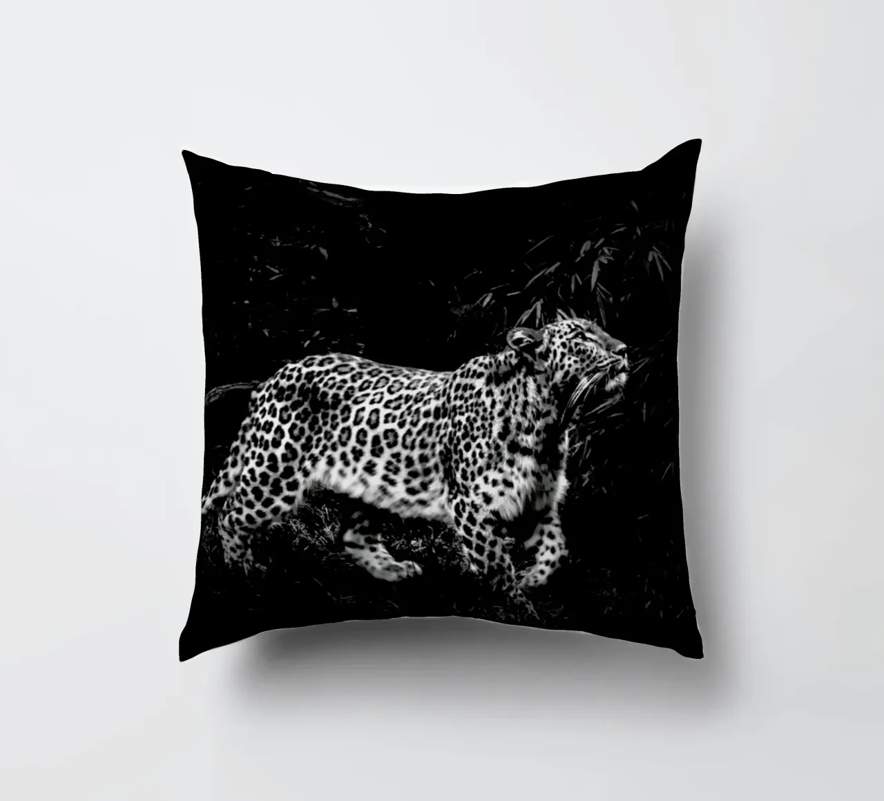 Leopard In Black And White cuscino da Natural Kingdom