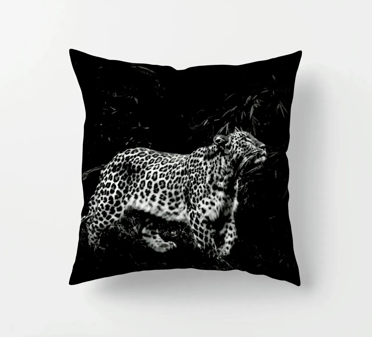 Leopard In Black And White cuscino da Natural Kingdom
