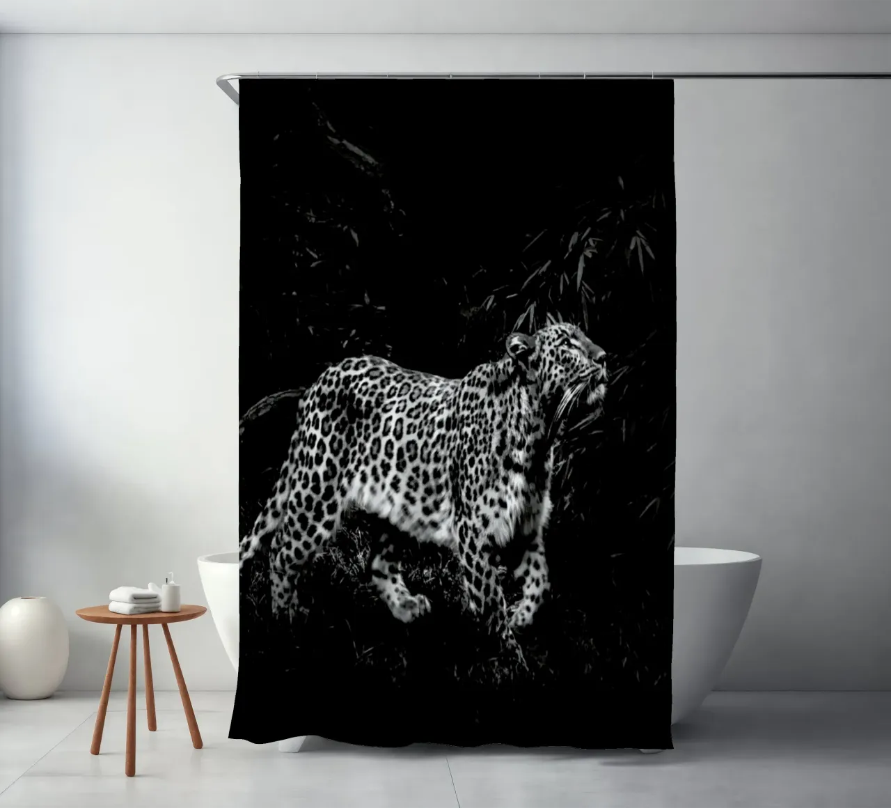 Leopard In Black And White tenda da doccia da Natural Kingdom