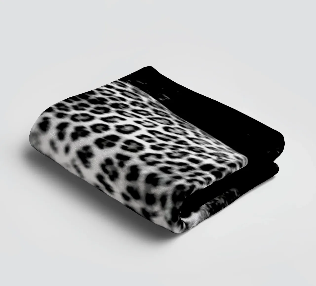 Leopard In Black And White asciugamano da bagno da Natural Kingdom