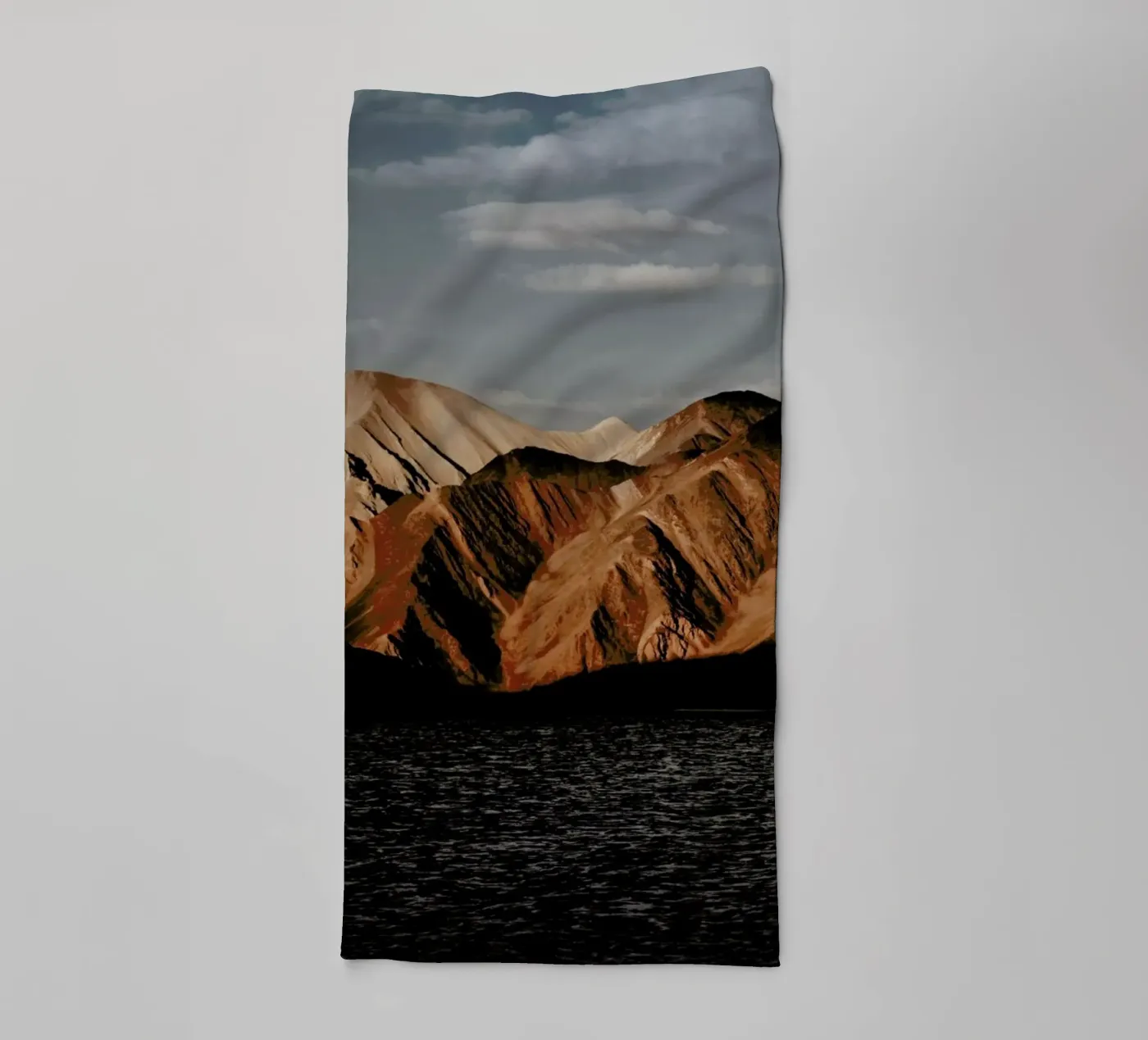 Mountain Elements Handtuch von METROPOLIS