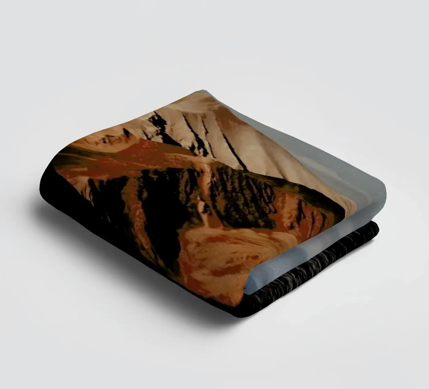 Mountain Elements Handtuch von METROPOLIS