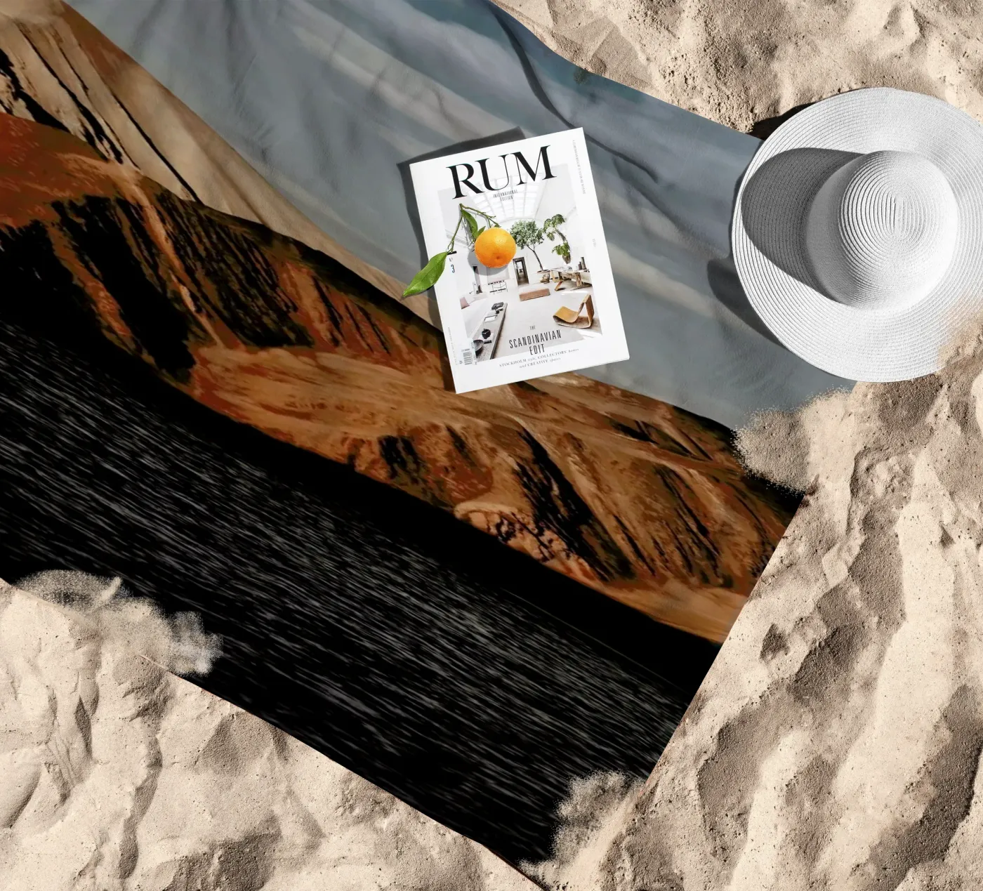 Mountain Elements Strandtuch von METROPOLIS