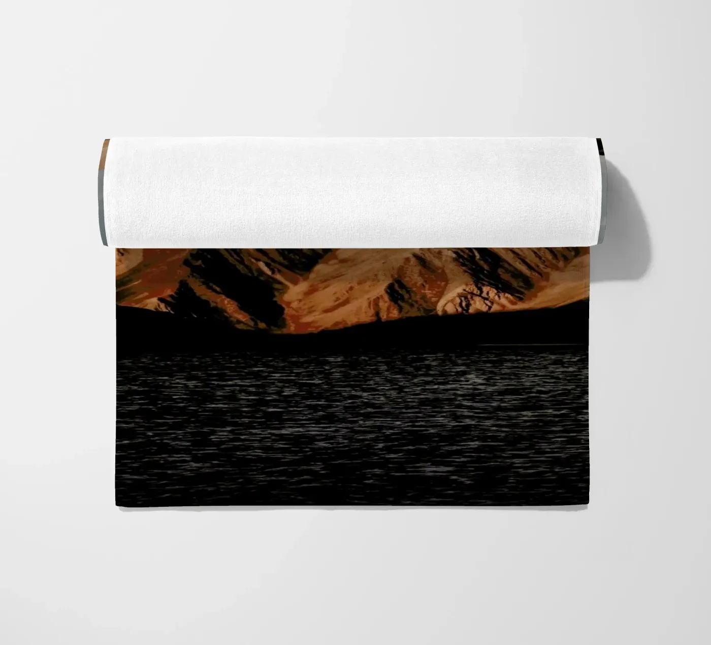 Mountain Elements Strandtuch von METROPOLIS