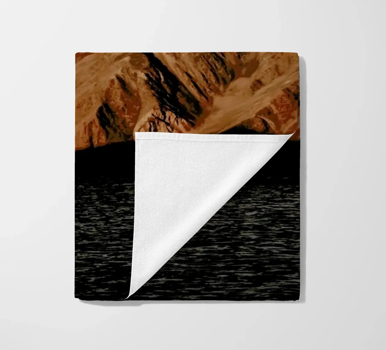 Mountain Elements strandhanddoek van METROPOLIS