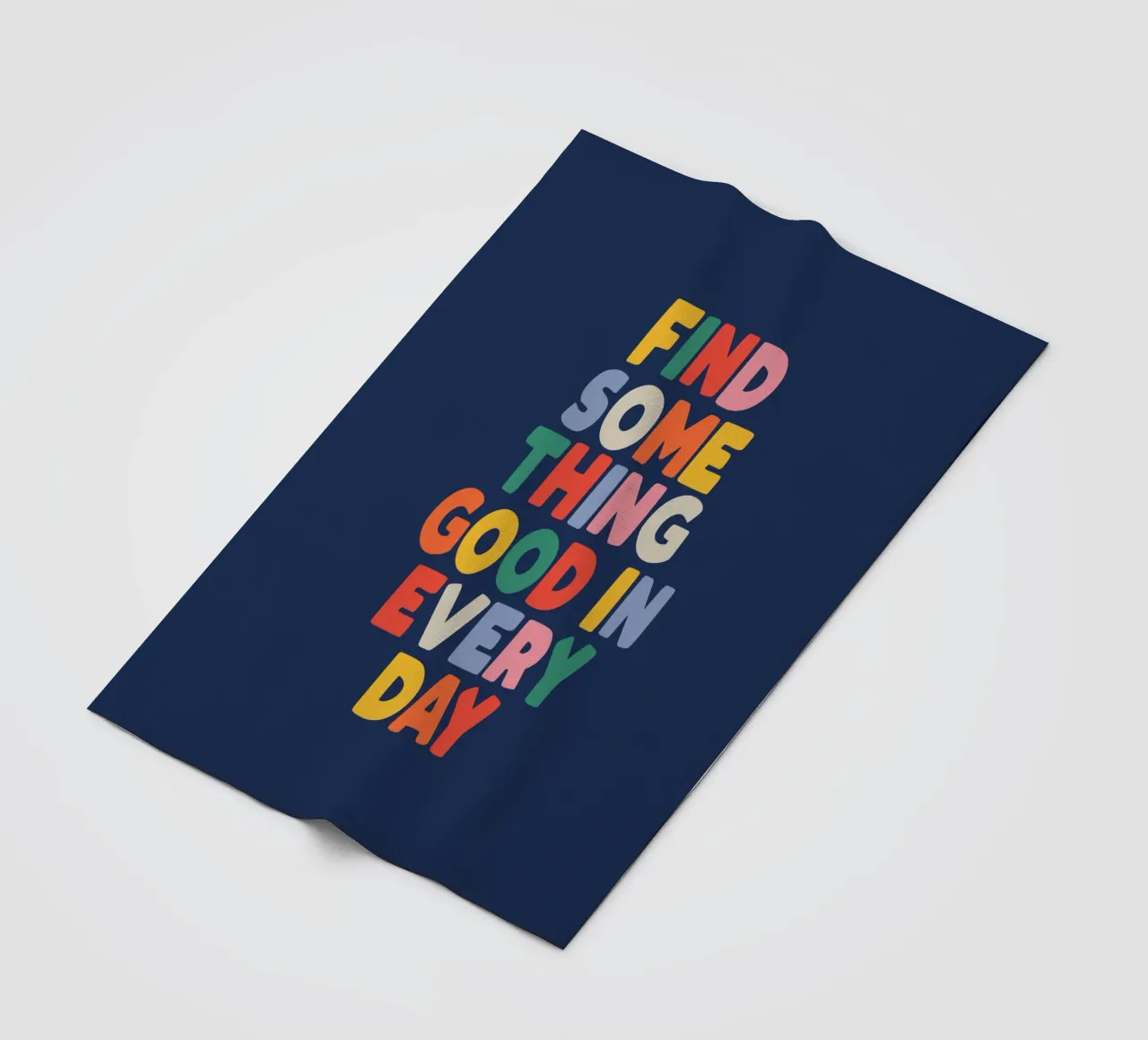 Trovare qualcosa di buono in ogni giorno Stampa tipografica colorata coperta in pile da THE MOTIVATED TYPE