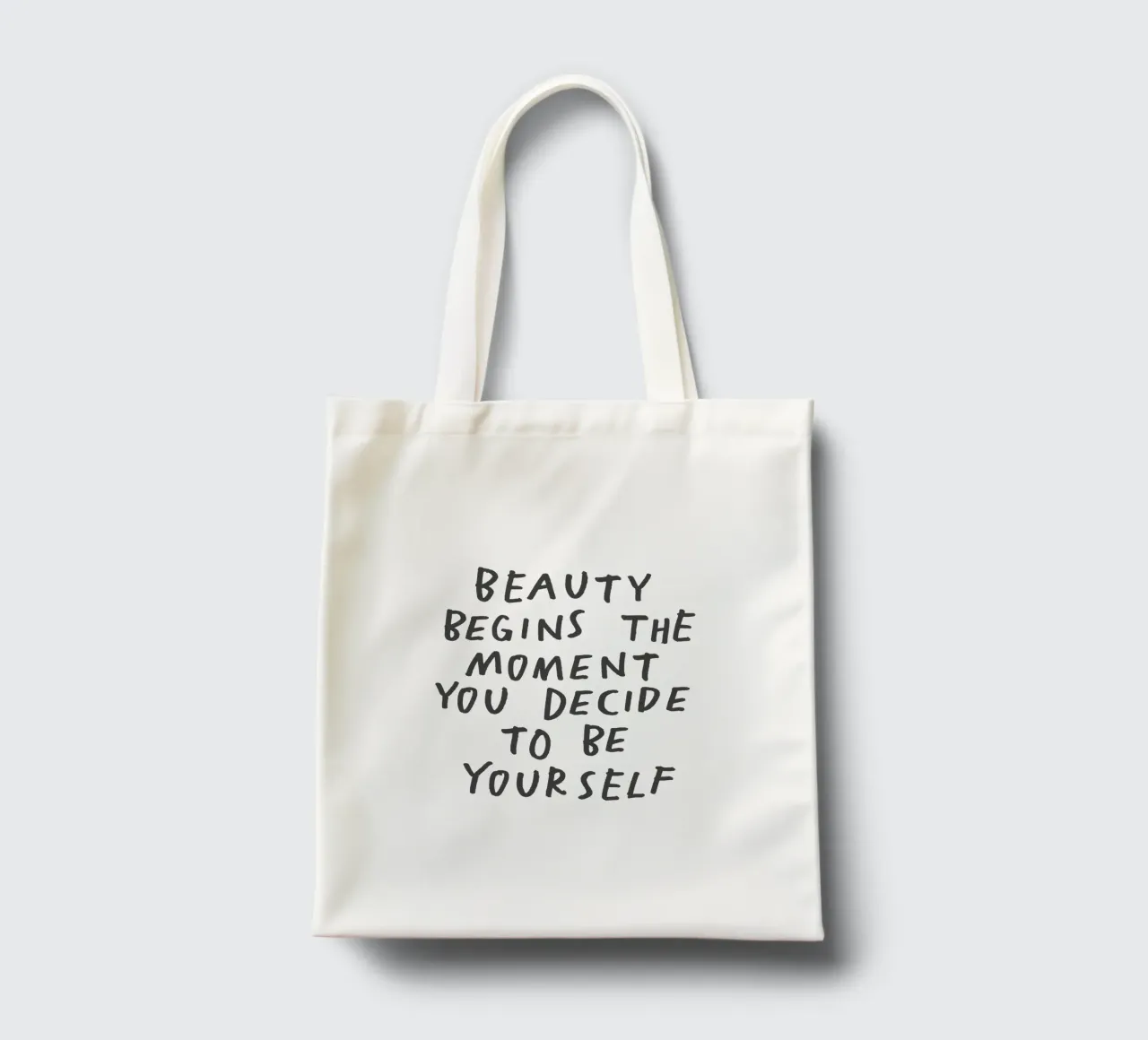 Schönheit beginnt in dem Moment, in dem du dich entscheidest, du selbst zu sein Print Jutebeutel von THE MOTIVATED TYPE