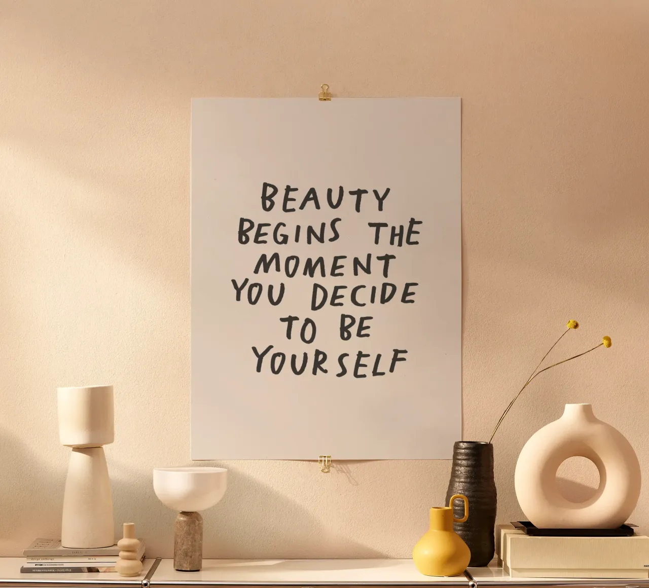 Schönheit beginnt in dem Moment, in dem du dich entscheidest, du selbst zu sein Print Hahnemühle von THE MOTIVATED TYPE