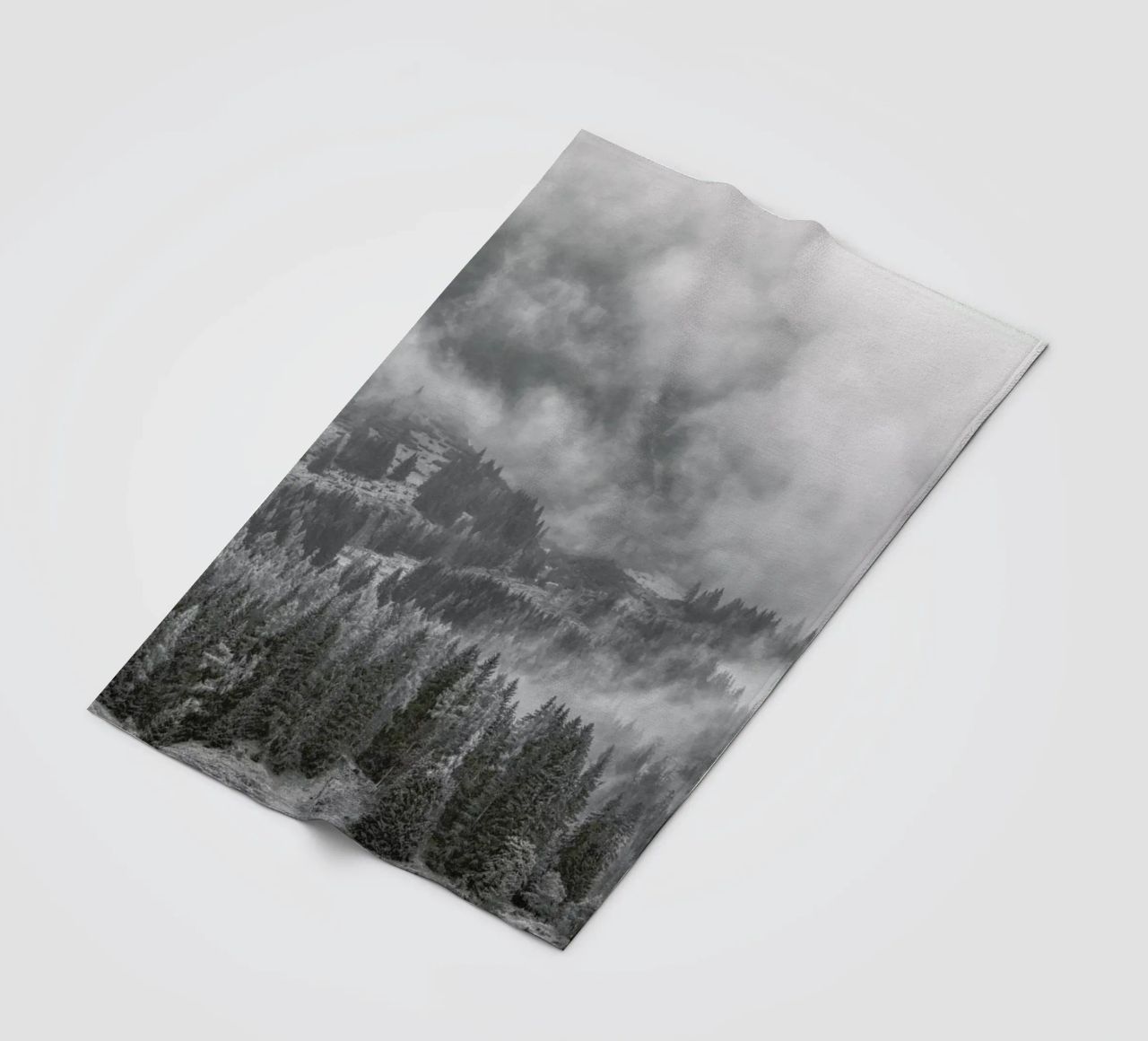 Clouds Forming 2 coperta in pile da Nur Mut