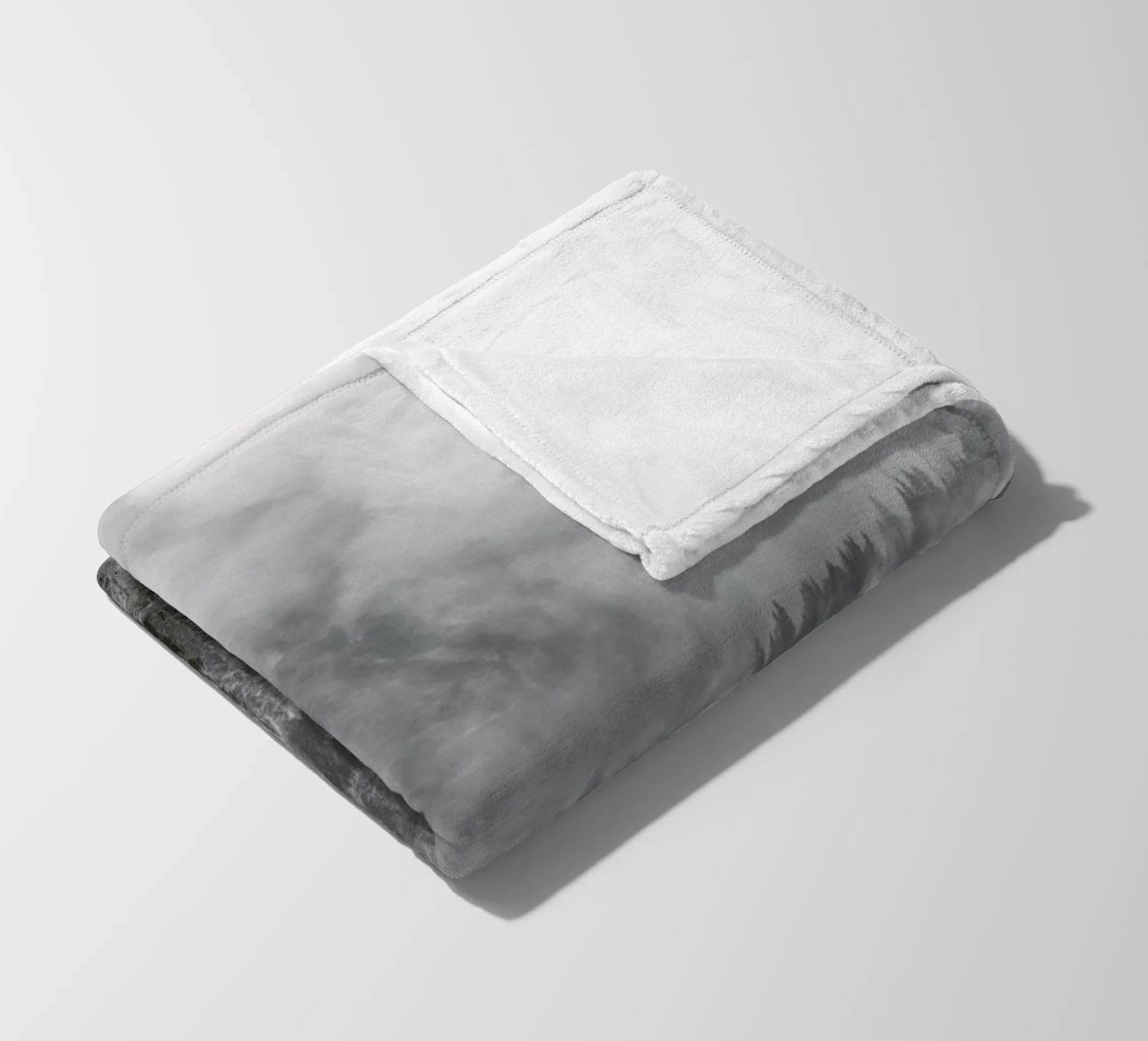 Clouds Forming 2 coperta in pile da Nur Mut