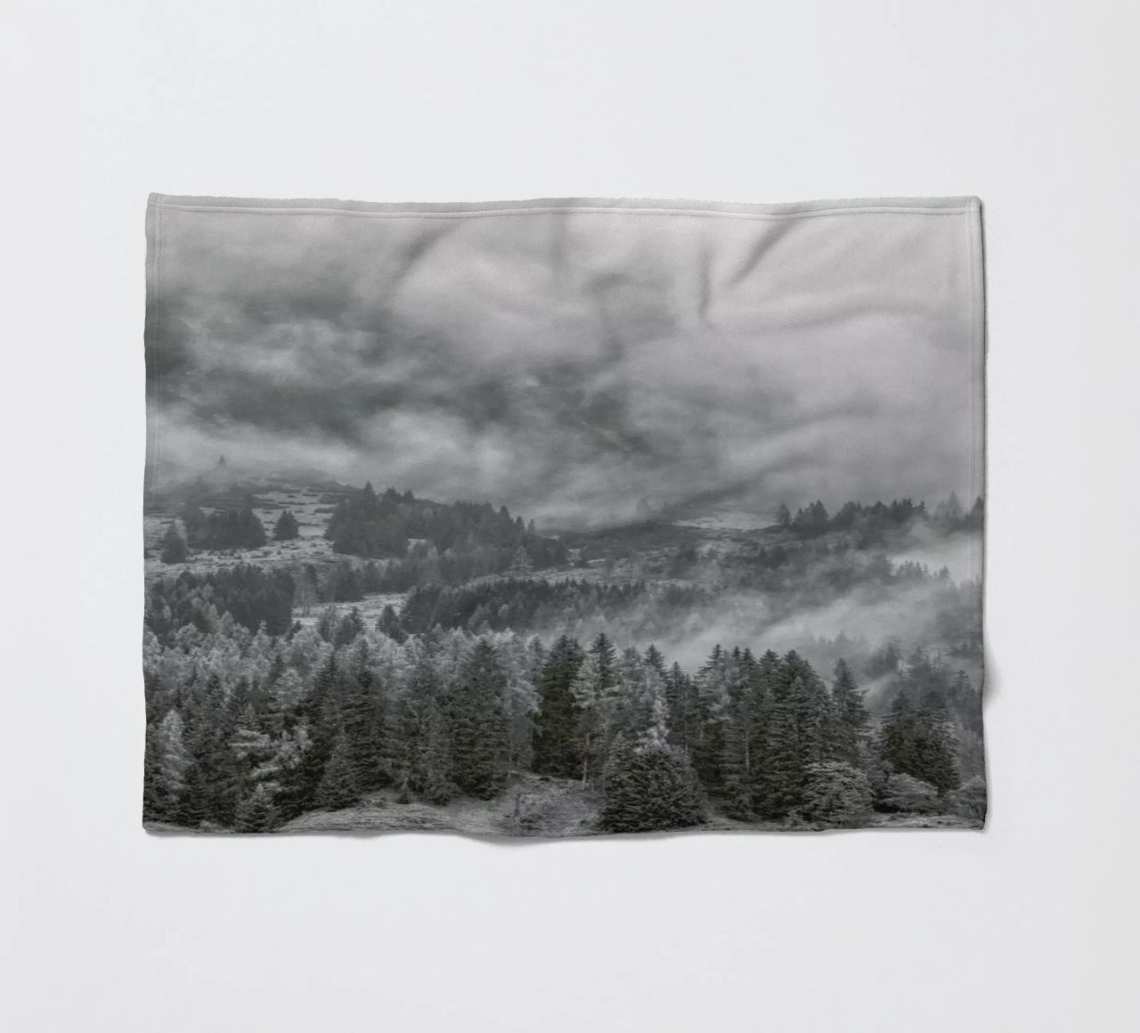 Clouds Forming 2 coperta in pile da Nur Mut