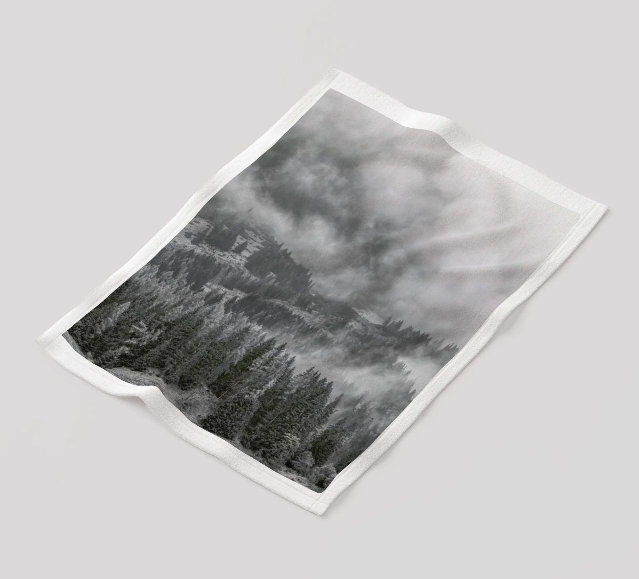 Clouds Forming 2 coperta in pile da Nur Mut