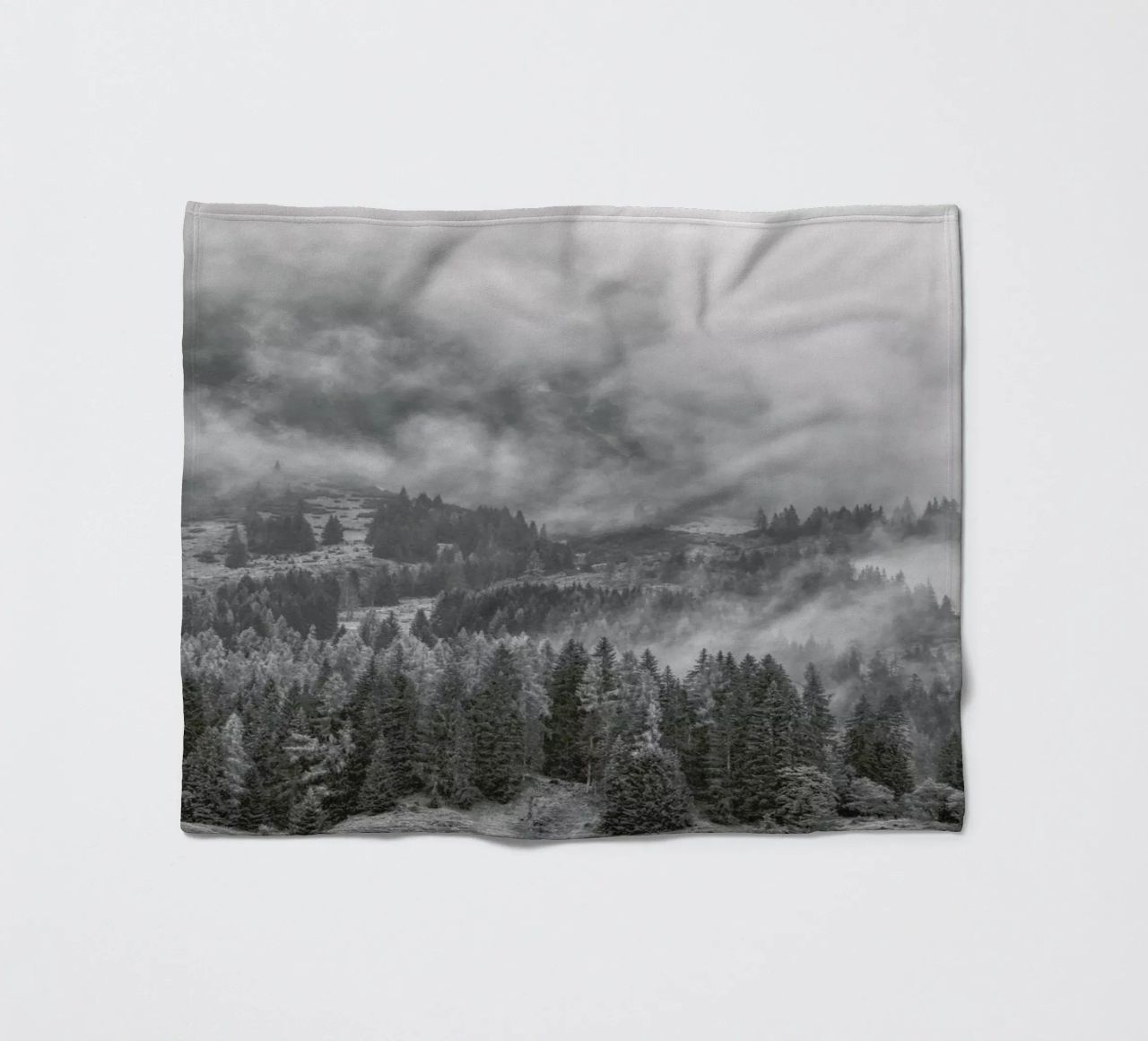 Clouds Forming 2 coperta in pile da Nur Mut