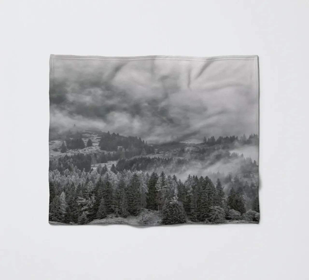 Clouds Forming 2 coperta in pile da Nur Mut