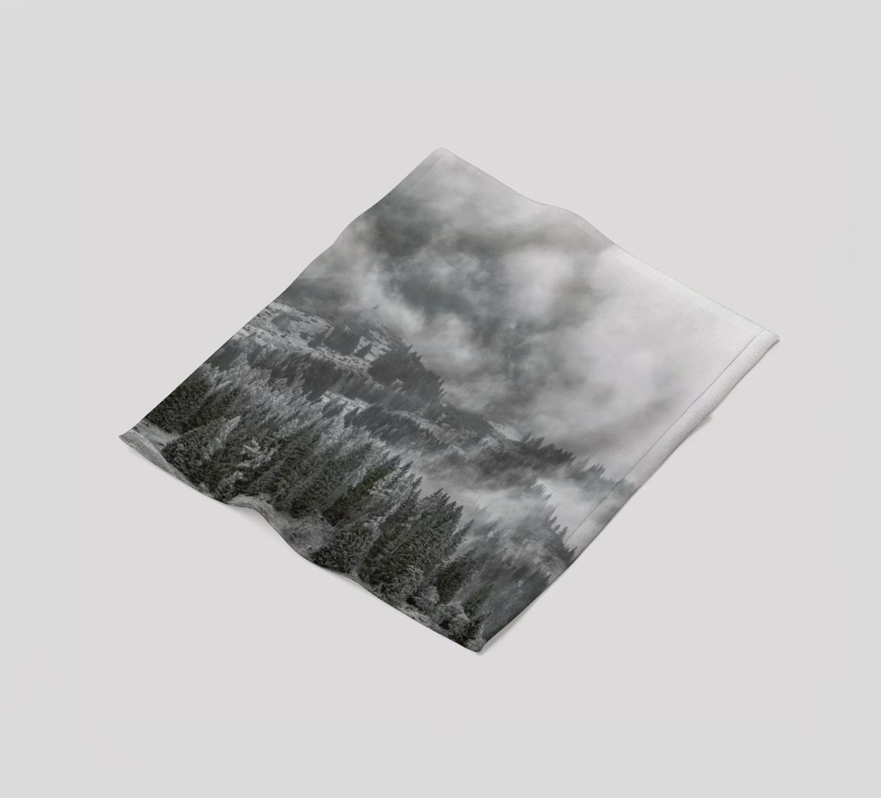 Clouds Forming 2 coperta in pile da Nur Mut