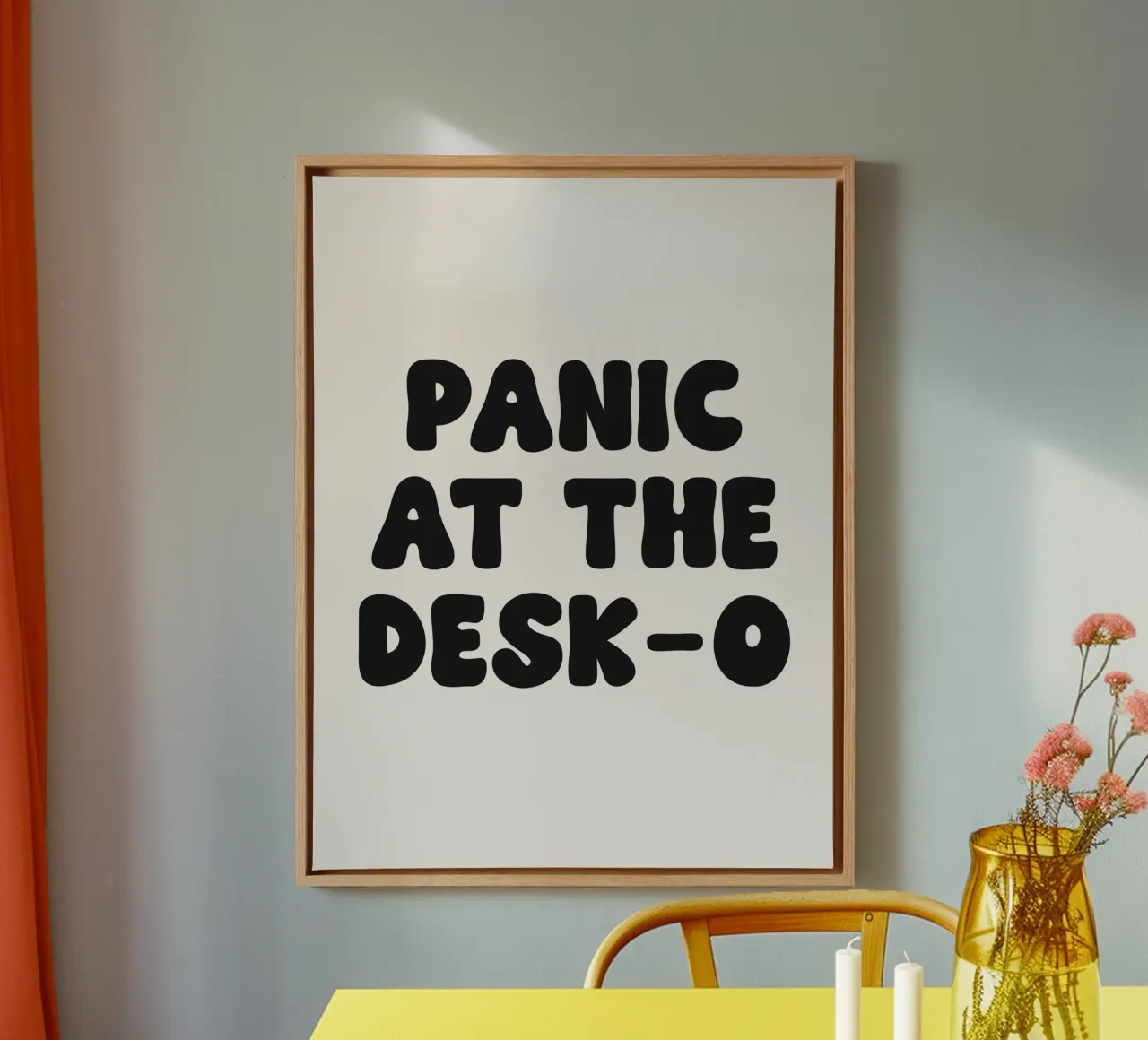 Panic at the desk o lustiges Zitat Leinwand mit Schattenfugenrahmen von Paigaam Studio