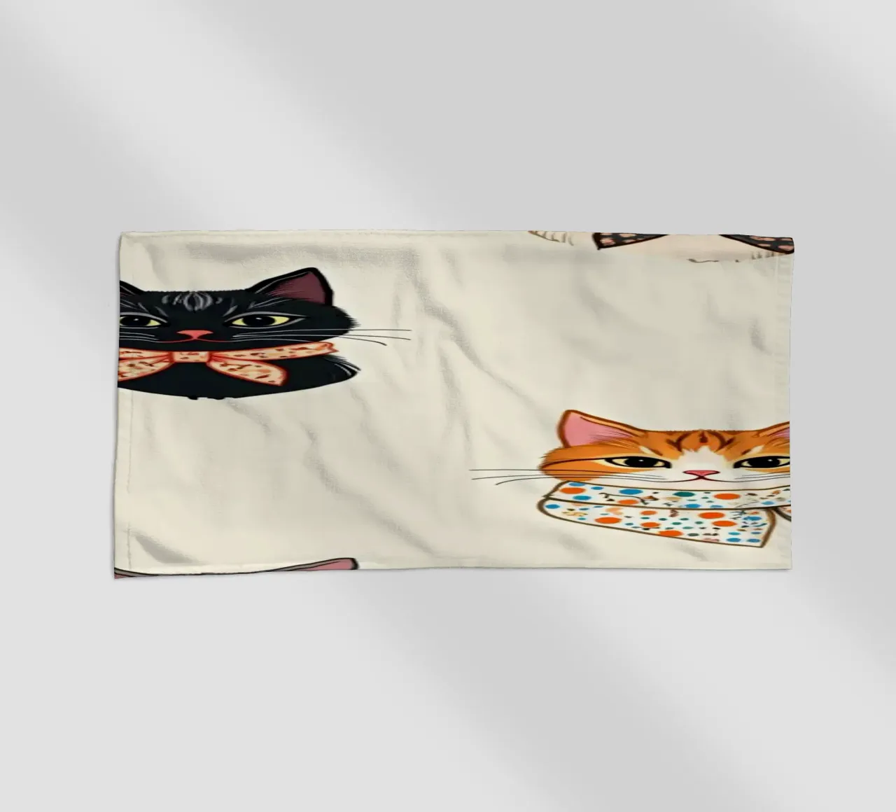 Gatti colorati con sciarpe dal design stravagante telo mare da DesignDoodle